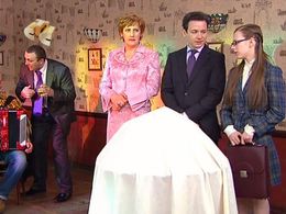 Tatyana Orlova, Aleksandr Oleshko, and Elizaveta Arzamasova in Papiny dochki (2007)