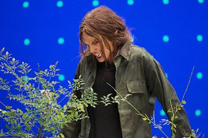 Mary Jon Nelson in Grimm (2011)