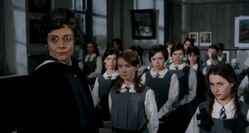 Pamela Franklin, Diane Grayson, Celia Johnson, and Shirley Steedman in The Prime of Miss Jean Brodie (1969)