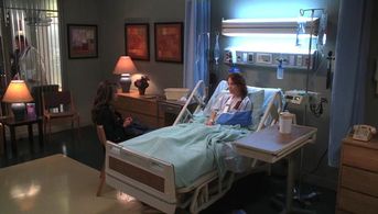 Jennifer Love Hewitt and Amy Davidson in Ghost Whisperer (2005)