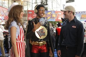 Odette Annable and Alphonso McAuley in Breaking In (2011)