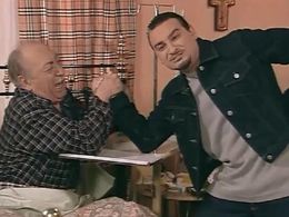 Athinodoros Prousalis and Vassilis Haralambopoulos in Eglimata: Episode #2.22 (2000)