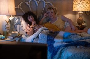 Taylor Schilling and Medalion Rahimi in Pam & Tommy (2022)