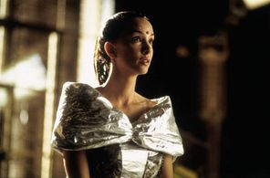 Daniela Amavia as Alia