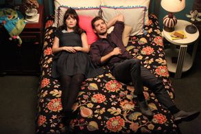 Zooey Deschanel and Julian Morris in New Girl (2011)