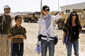 Kathryn Bigelow and Christopher Sayegh in The Hurt Locker (2008)
