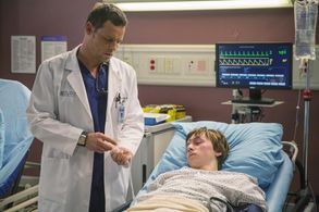 Justin Chambers and AJ Achinger in Grey's Anatomy (2005)