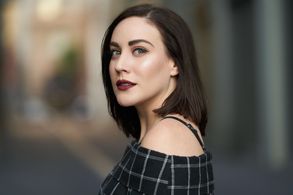 Laura Elise Barrett Headshot