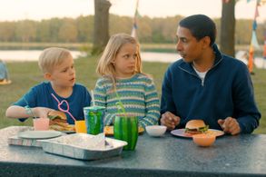 Lucilla Bellinga, Luan Bellinga, and Hassan Slaby in De Bellinga's: Vakantie op stelten (2023)