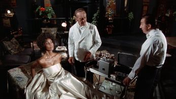 David Niven, Peter Bayliss, and Teresa Graves in Old Dracula (1974)