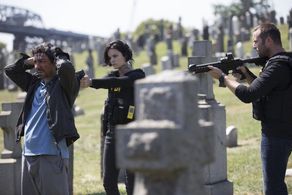 Sullivan Stapleton, Jaimie Alexander, and Ayman Samman in Blindspot (2015)