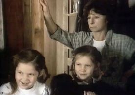 Liya Akhedzhakova, Marina Agafonova, and Lena Agafonova in Greshnik (1988)