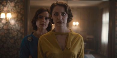 Antje Traue and Luise Heyer in Dark (2017)