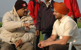 Puneet Sira giving direction to actor/producer Sohail Khan on the set of Kisaan (2009)