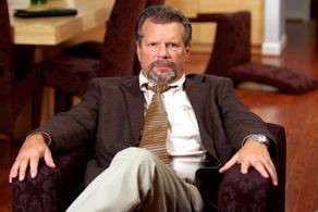 Divorce Texas Style - Production Still Detective Ozzie Partington