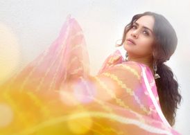 Amruta Khanvilkar in Bus Stop (2017)