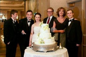 On Set: Petunia Family Jimmy Heck, Eddie Kaye Thomas, Thora Birch, David Rasche, Christine Lahti, Tobias Segal