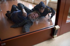 Krister Henriksson and Nina Zanjani in Wallander: Hämnden (2009)