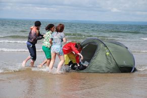 Joe Dempsie, Mike Bailey, and Larissa Wilson in Skins (2007)