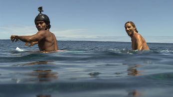 Joseph Salas and Angelo Josue Lozano Corzo in The Shallows (2016)