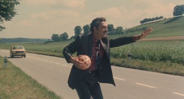 Nino Manfredi in Bread and Chocolate (1974)