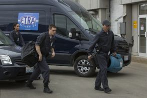 Eric McCormack, Jared Abrahamson, and Nesta Cooper in Travelers (2016)