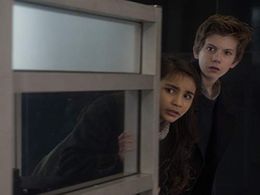 Tyler Sanders and Jenna Qureshi in Just Add Magic: Mystery City (2020)