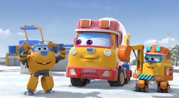 Camille Schurer in Super Wings (2015)