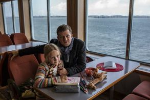 Andreas Guenther and Jette Jungjohann in Tod auf der Insel (2015)