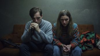 Jonas Nay and Svenja Jung in Deutschland 89: Timisoara Rebellion (2020)