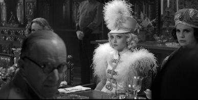 MANK Amie Farrell, Amanda Seyfried, Arliss Howard