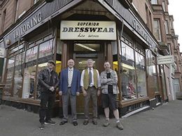 John Tee and Drew Pritchard in Salvage Hunters (2011)