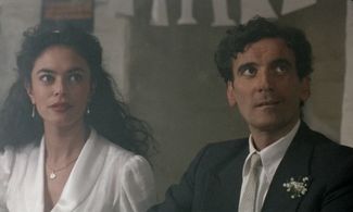 Maria Grazia Cucinotta and Massimo Troisi in The Postman (1994)