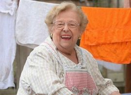 Etty Fraser in Uma Rosa com Amor (2010)