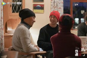 Lixin Zhao and Jugang Bai in Adventure Life (2018)