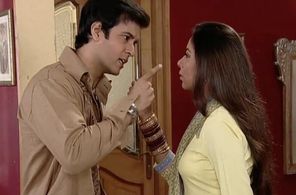 Aamir Ali and Rupali Ganguly in Kahaani Ghar Ghar Kii (2000)