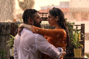 Arvind Swami and Aditi Rao Hydari in Chekka Chivantha Vaanam (2018)