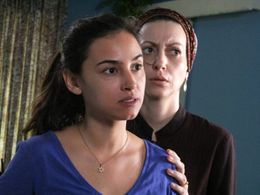 Reymonde Amsallem and Moran Rosenblatt in Apples from the Desert (2014)