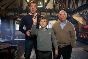Bob Hoskins, Damian Lewis, and Perry Eggleton in Will (2011)