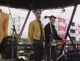 Michael Stipe and Billy Bragg in Time Capsule (1990)