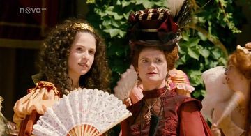 Tatjana Medvecká and Veronika Khek Kubarová in Nejkrásnejsí hádanka (2008)