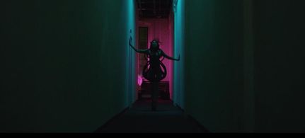 Silence Is Silver, Set