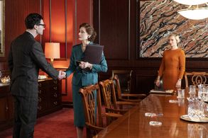 Fiona Glascott, Judith Light, and Bryce Pinkham in Julia (2022)