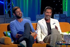 Pontus Gårdinger and Pär Lernström in Fråga Olle (1999)