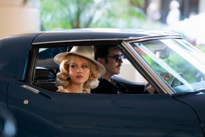 Dan Stevens and Nicola Peltz Beckham in Welcome to Chippendales (2022)