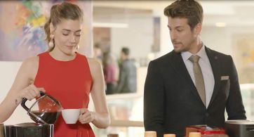 Öznur Serçeler and Birand Tunca in Erkenci Kus: Episode #1.37 (2019)