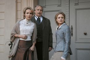 Julia Jentsch and Juliane Köhler in Effi Briest (2009)