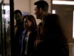 Kari Wuhrer, Cleavant Derricks, Robert Floyd, and Tembi Locke in Sliders (1995)