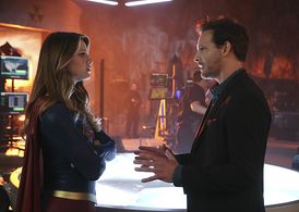 Peter Facinelli and Melissa Benoist in Supergirl (2015)