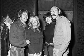 Farrah Fawcett, Lee Majors, Bruce McBroom, and Theadora Van Runkle